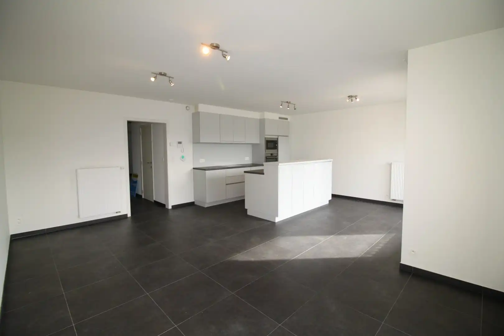 Centraal gelegen appartement met 2 slaapkamers, terras én garage foto 2