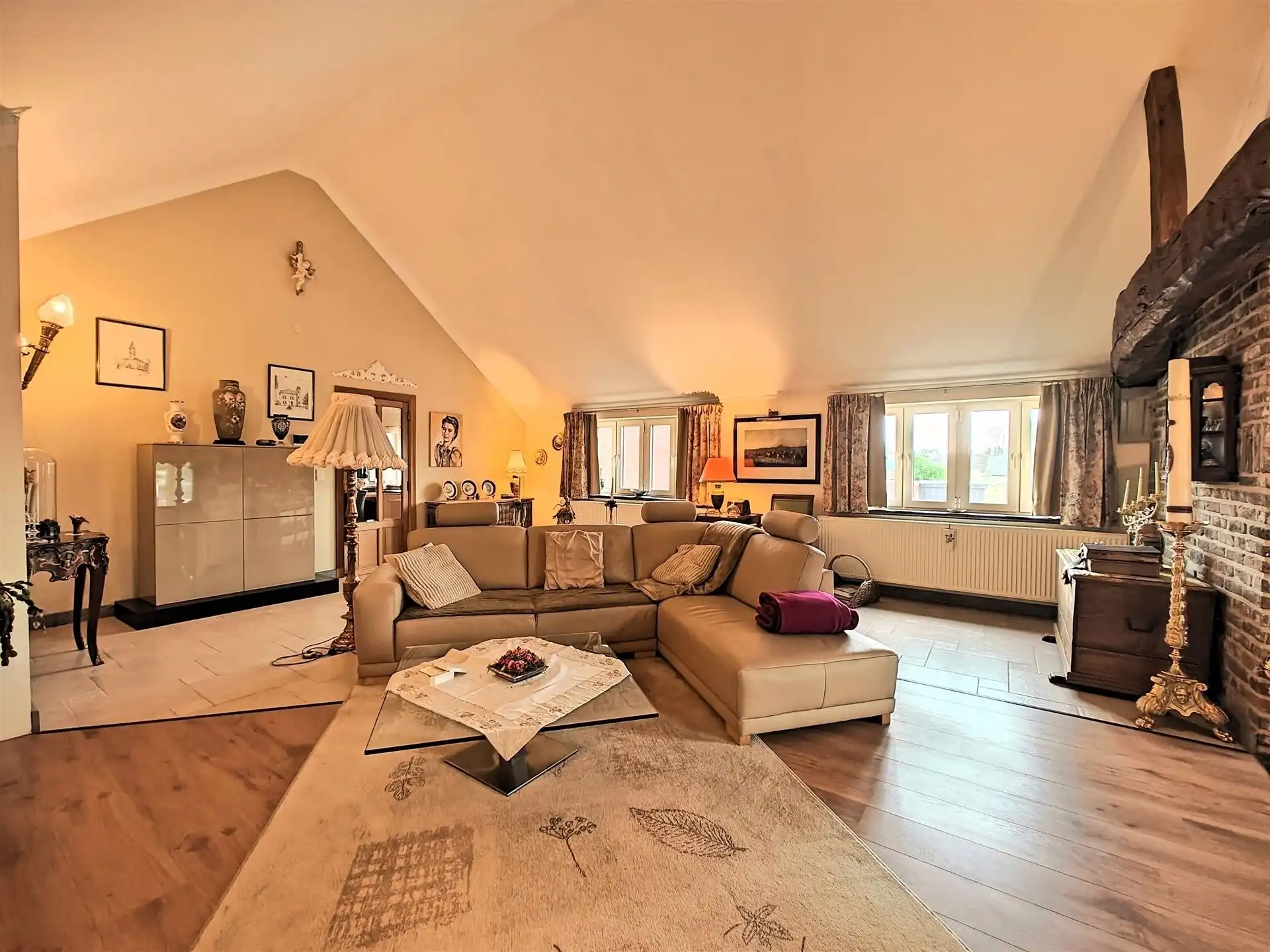 Ruim en karaktervol appartement van 190m² in het charmante Maasdorp Vucht! foto 7