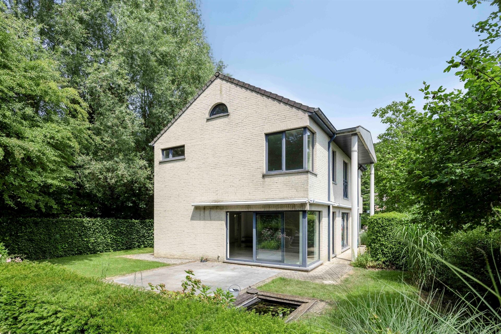 Prachtige moderne villa in rustige wijk foto 3