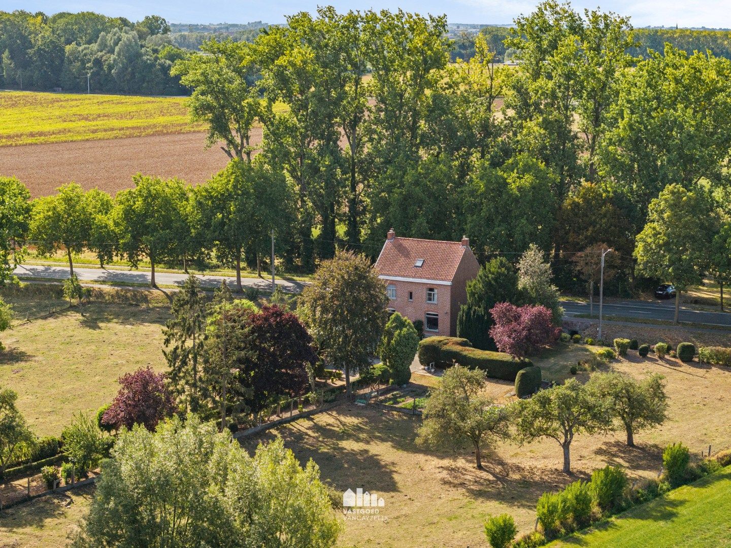 Woning met prachtig open zicht op tuin/weide en achterliggende velden – perceel van 1,67 HA foto 32