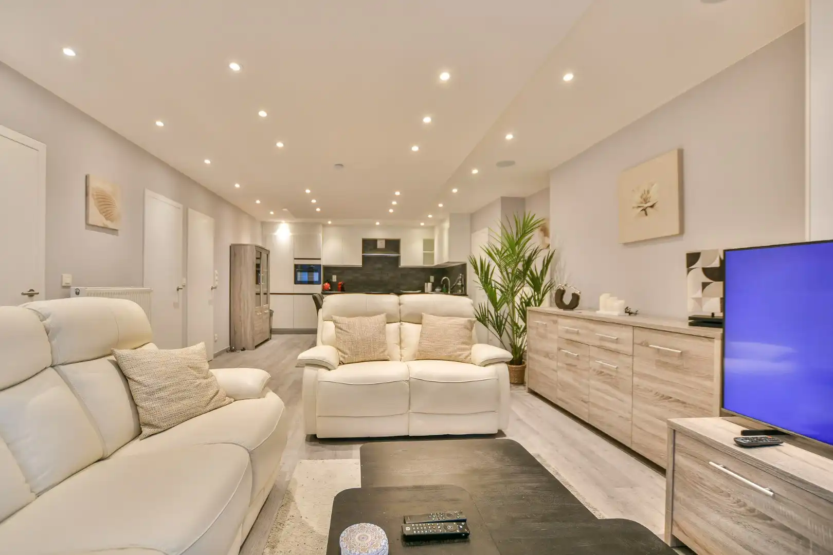 Gerenoveerd appartement met 2 slaapkamers te koop op toplocatie te Blankenberge!  foto {{pictureIndex}}