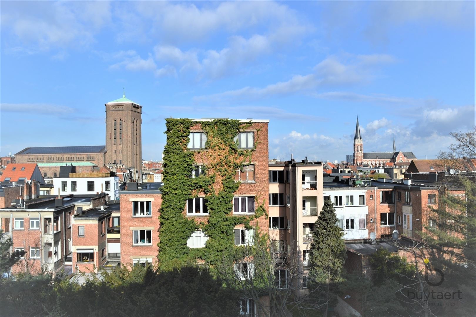 Gerenoveerd twee slaapkamer appartement met prachtig zicht en terrassen! foto 15