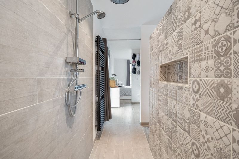 Recente, instapklare woning met garage en zwembad foto 21