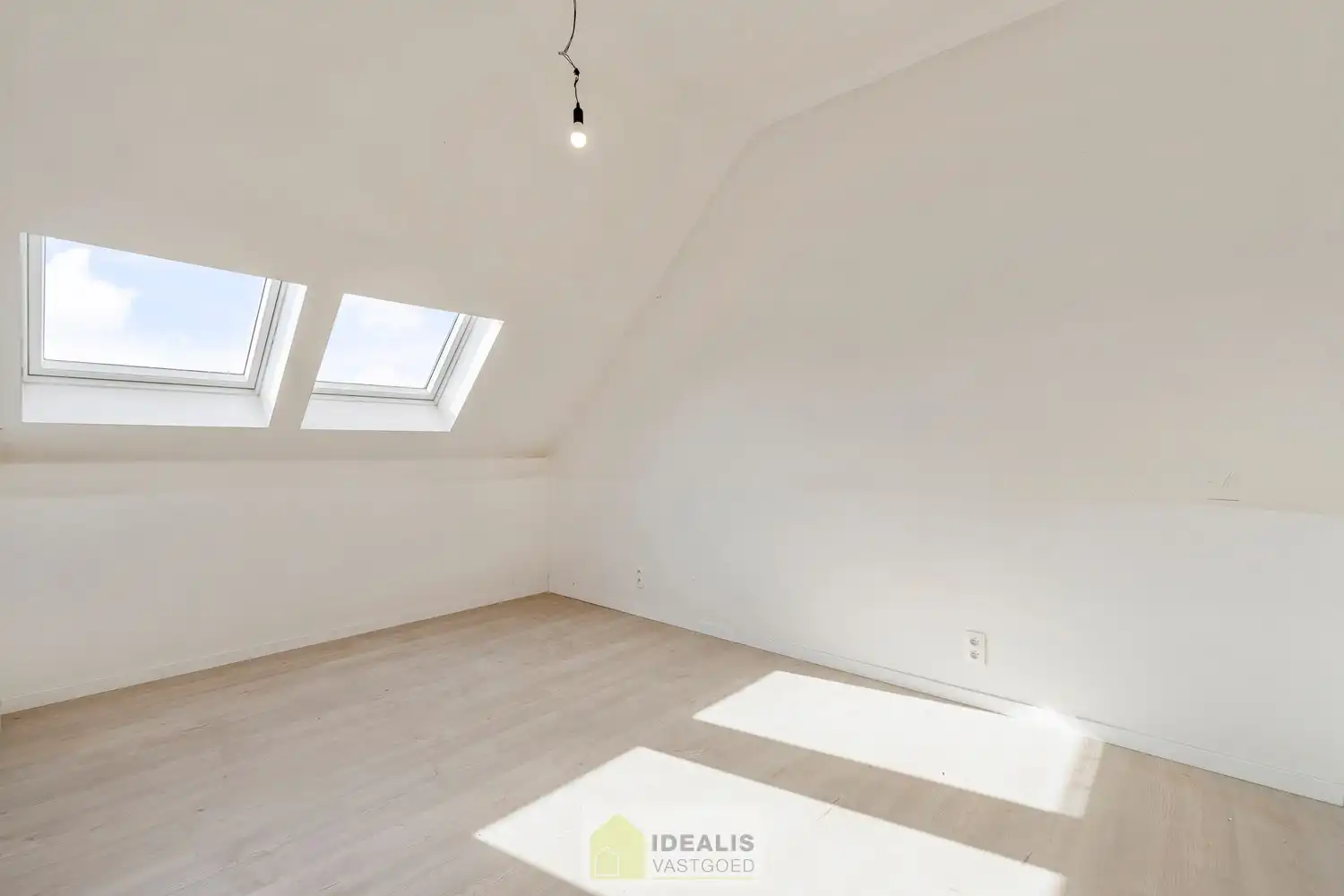 NIEUWBOUW DUPLEX APPARTEMENT MET 2 SLAAPKAMERS, KELDERBERGING EN EEN ONDERGRONDSE AUTOSTANDPLAATS foto 12