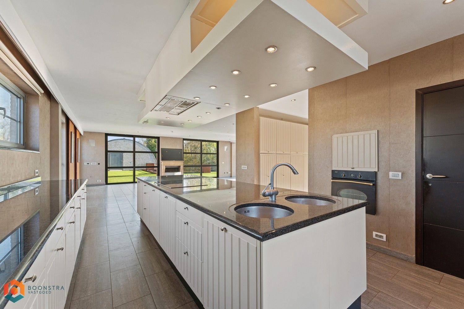 Handelspand met woonst en ruime parking op een perceel van 2592 m² te Rotselaar foto 15