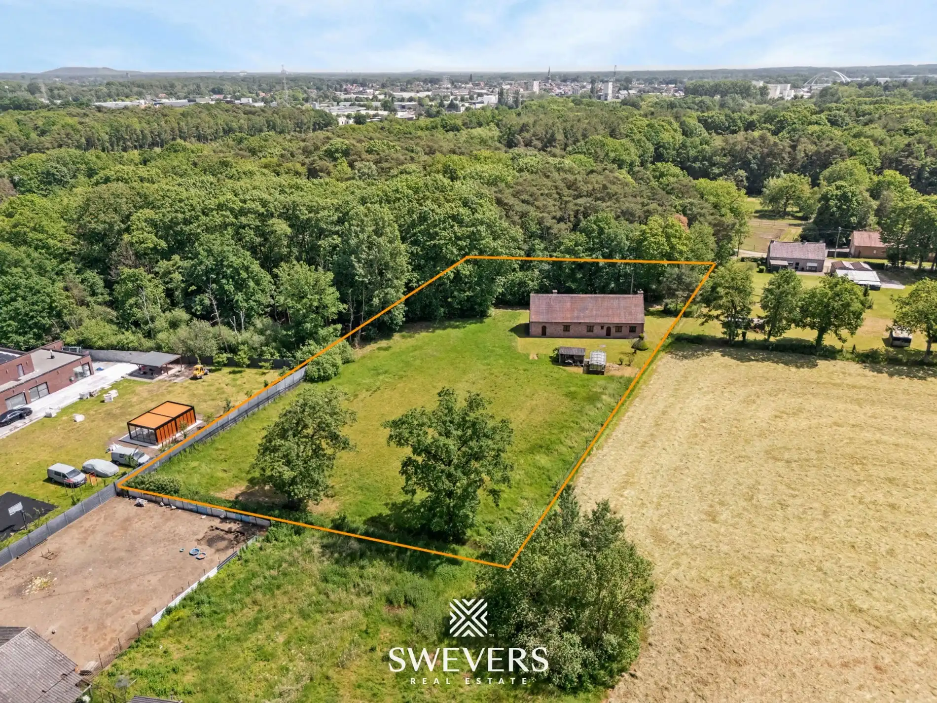 Open bebouwing op 4.010 m² rustig gelegen met flexibele indeling en sterke bouw in Paal foto 2