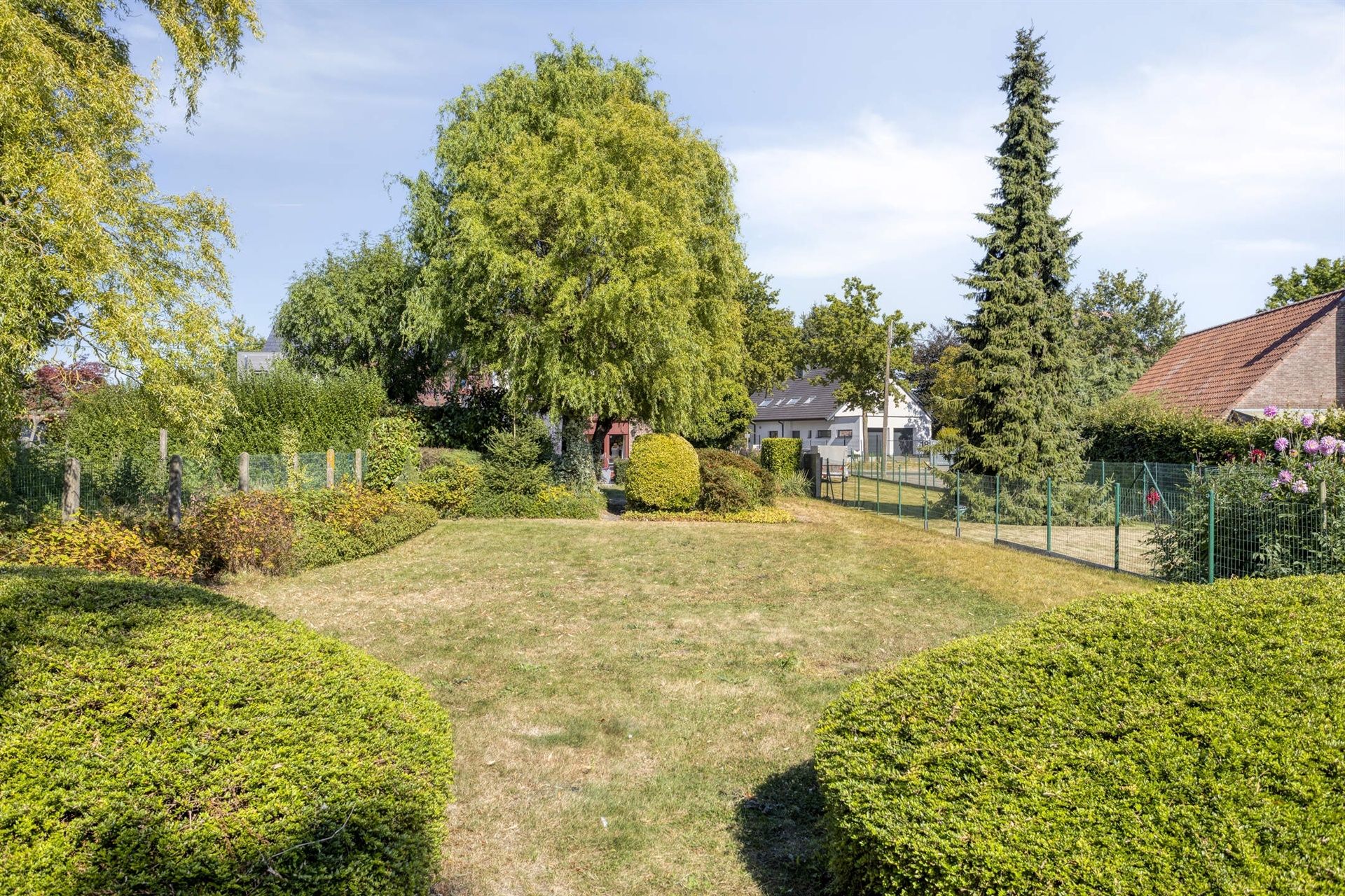 Ruime gezinswoning met zonnige tuin en garage in hartje Merchtem foto 14