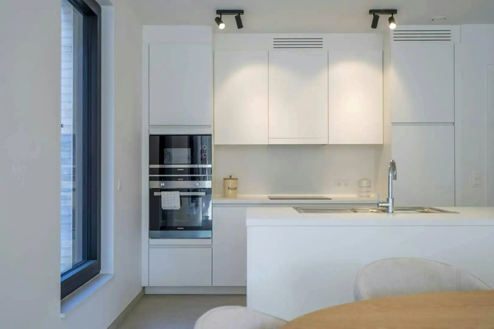 Nieuw 2-slaapkamerappartement te koop te Zwevegem foto {{pictureIndex}}