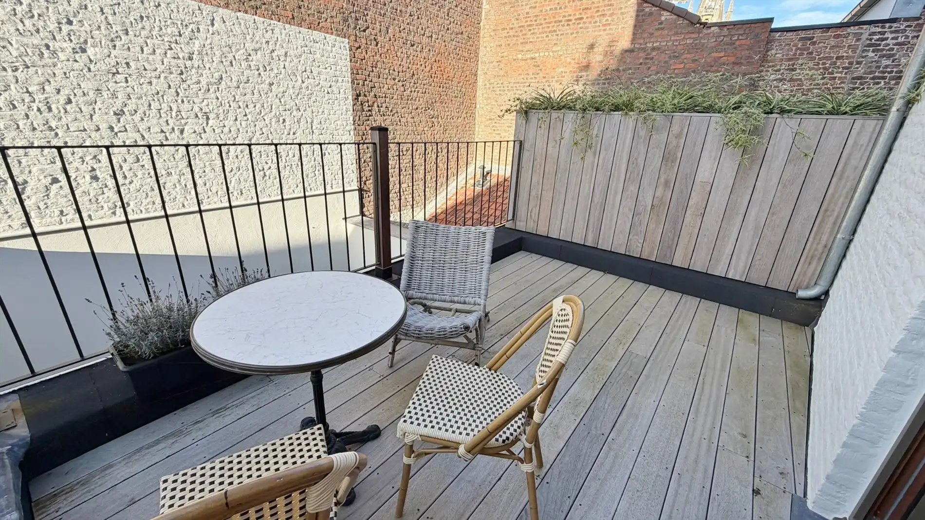 Volledig vernieuwde en energiezuinige stadswoning met 2 terrassen in de stadskern. foto 16
