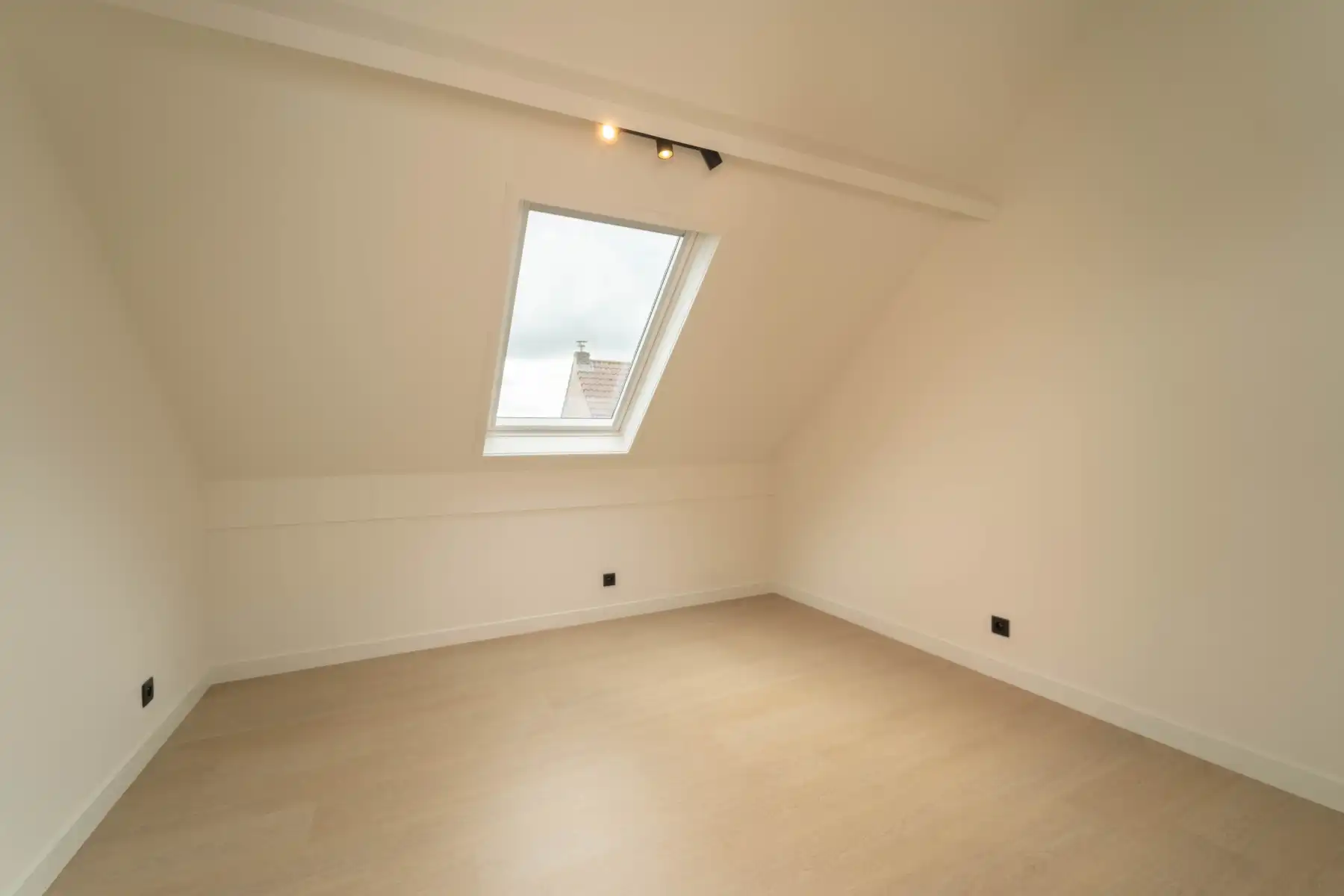 Gerenoveerd, lichtrijk 2 slpk-appartement met zonneterras foto 17