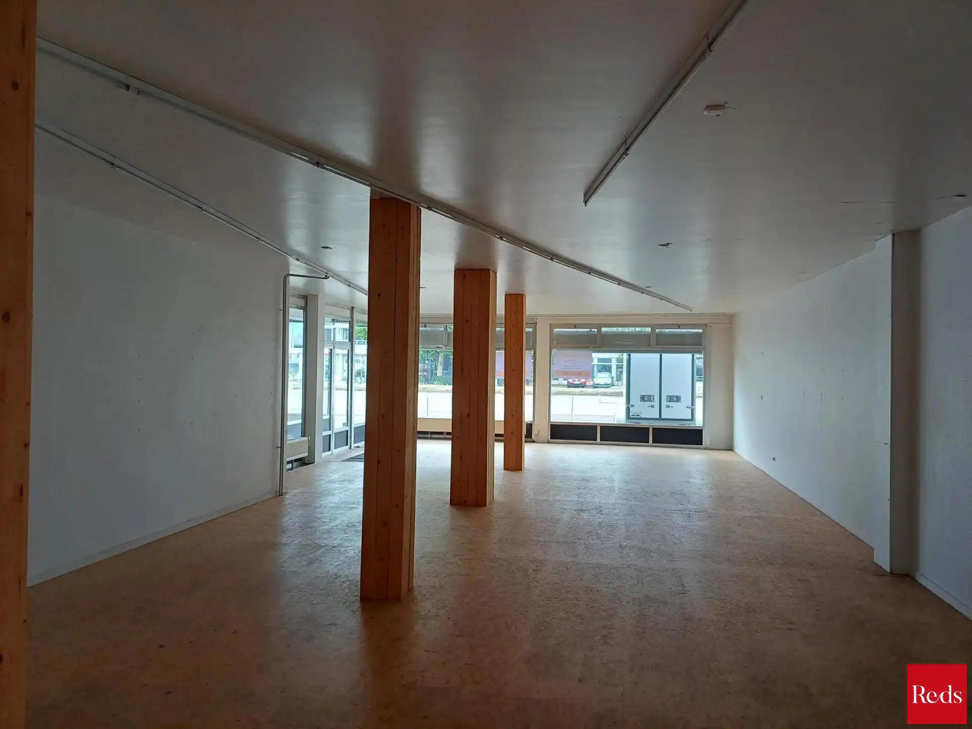 commercieel gelijkvloers op goede ligging ( 115m²) foto 4