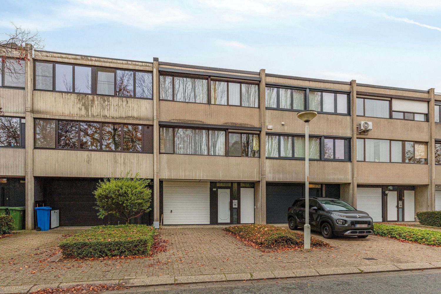 In de wijk 'Langbaanvelden' ligt deze te renoveren bel-étagewoning met 3 tot 4 slks, garage en tuin! foto 4