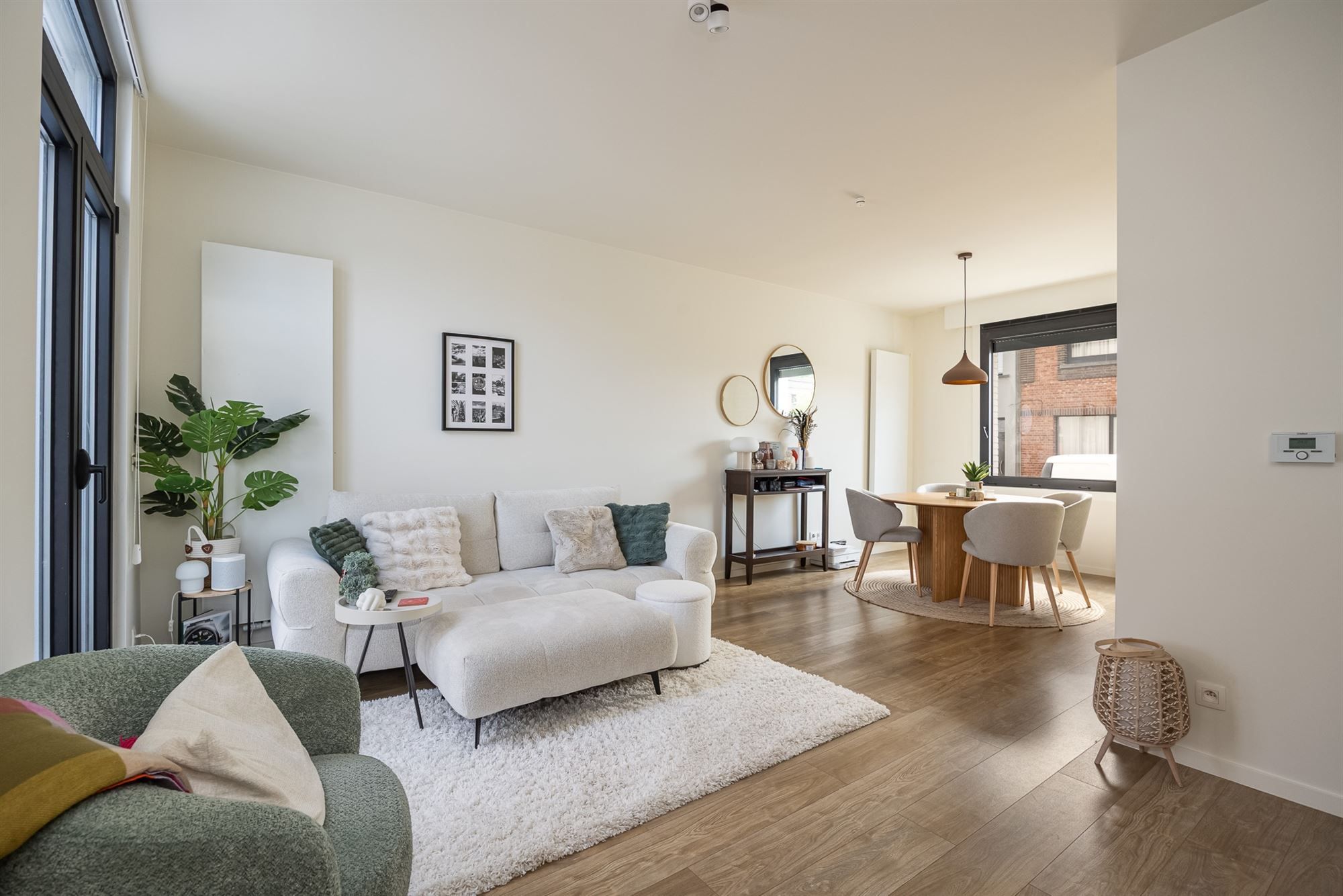 Instapklare woning met 3 slaapkamers en stadskoer foto 2