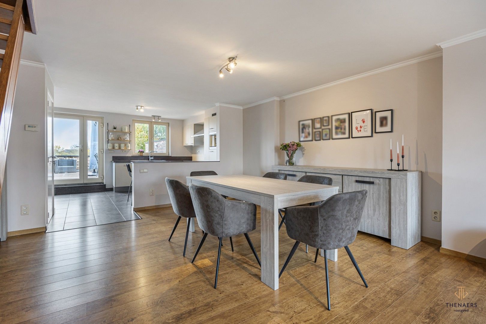 Bel-etage met polyvalente ruimte, garage en grote terrassen. foto 6