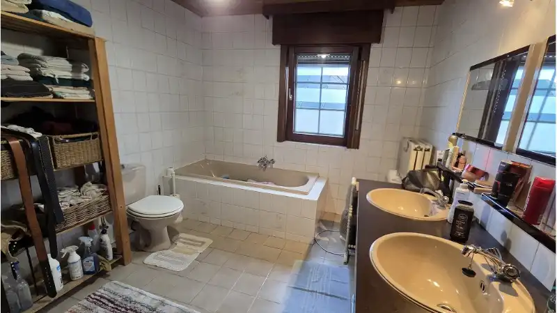 Vrijstaande 3-slaapkamerwoning met Tuin en 2 Garages te koop in Zedelgem foto 8