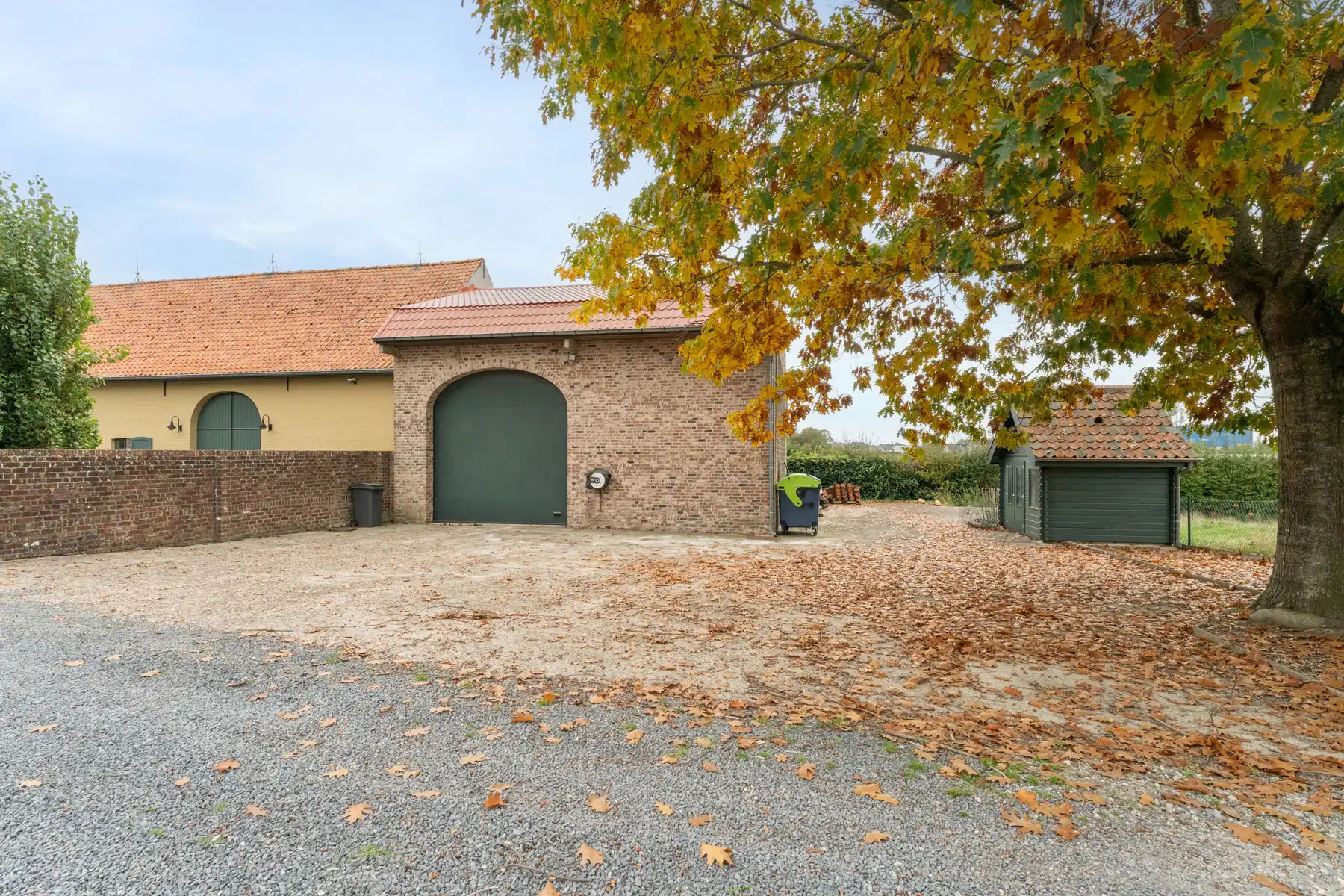 Landhuis met 2 magazijnen, rustig gelegen op 5.388 m² foto 8