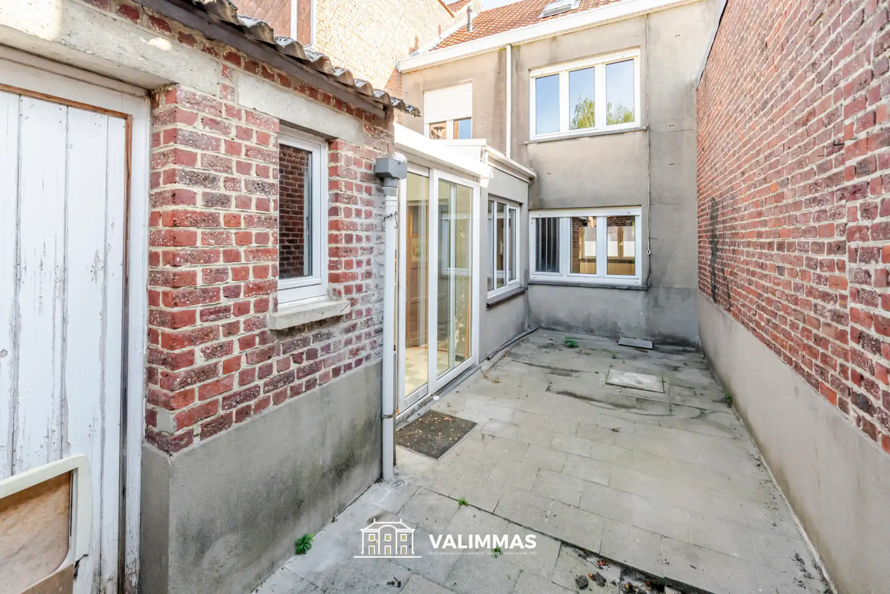 Degelijke, maar nog op te knappen woning met grote tuin... foto 12