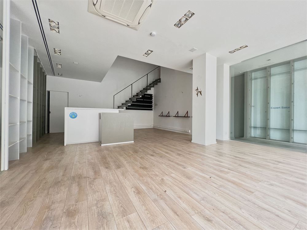 Handelspand met opp. van 170m² op toplocatie! foto 2