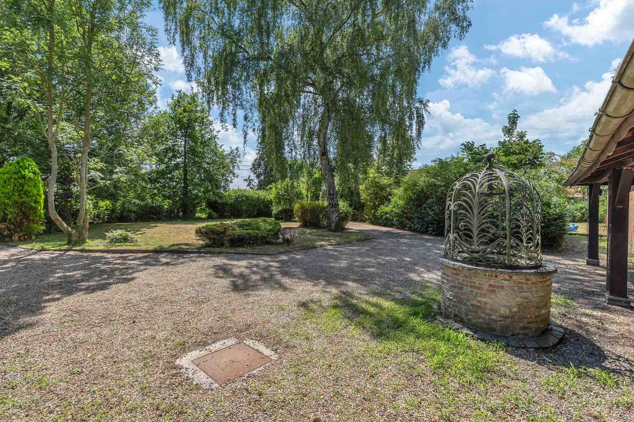 Uniek landhuis met aparte conciergewoning op 2 Hect grond foto 57