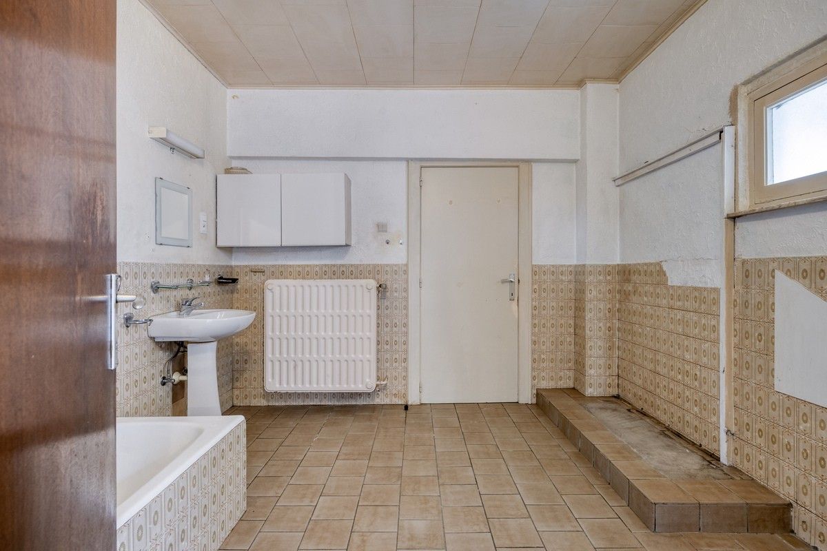 Charmante gezinswoning met 4 slaapkamers, tuin en veel potentieel in het gezellige Vlijtingen, Riemst. foto 14