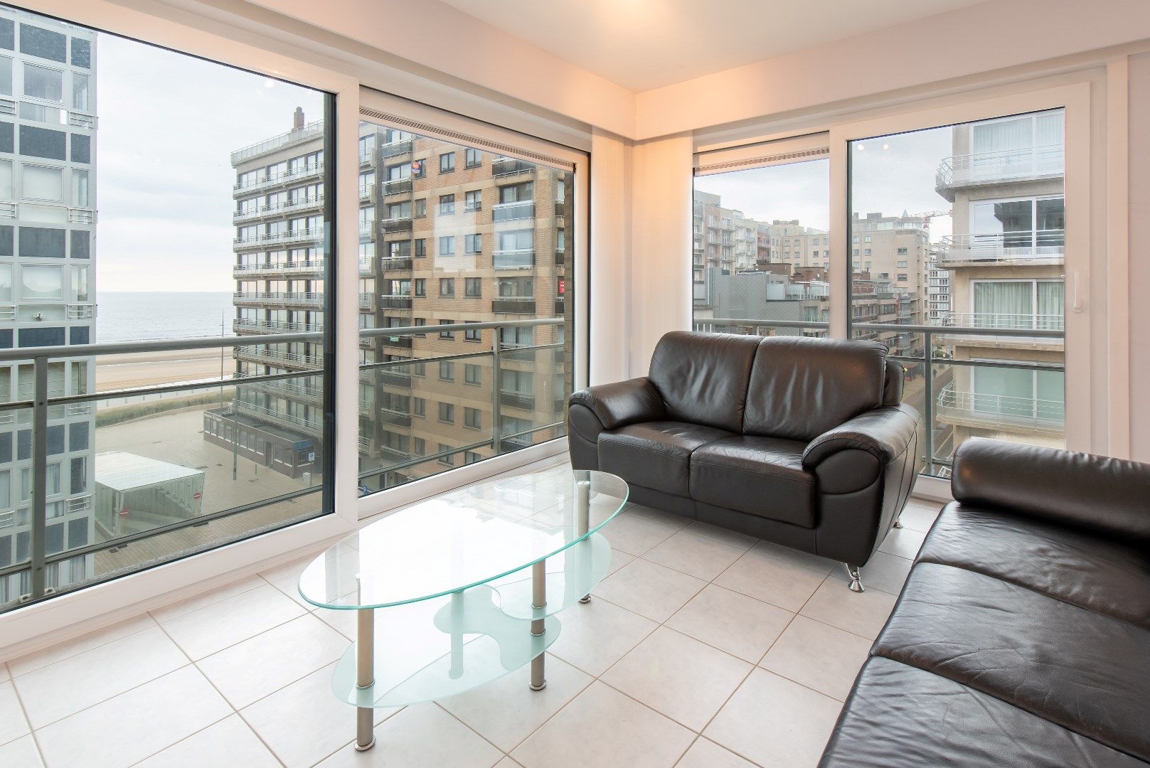 Te koop: prachtig hoekappartement op tweede lijn met zeezicht en twee ruime slaapkamers foto {{pictureIndex}}