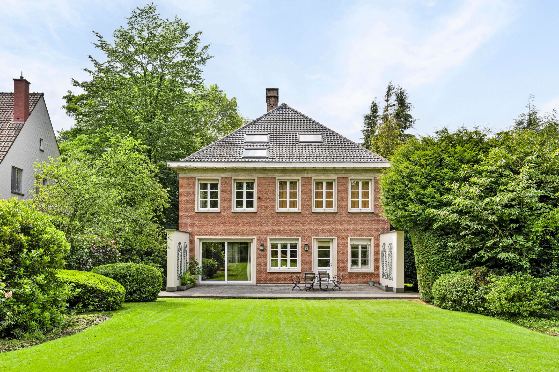 Mooie klassieke villa met 6 slaapkamers en grote tuin foto 19