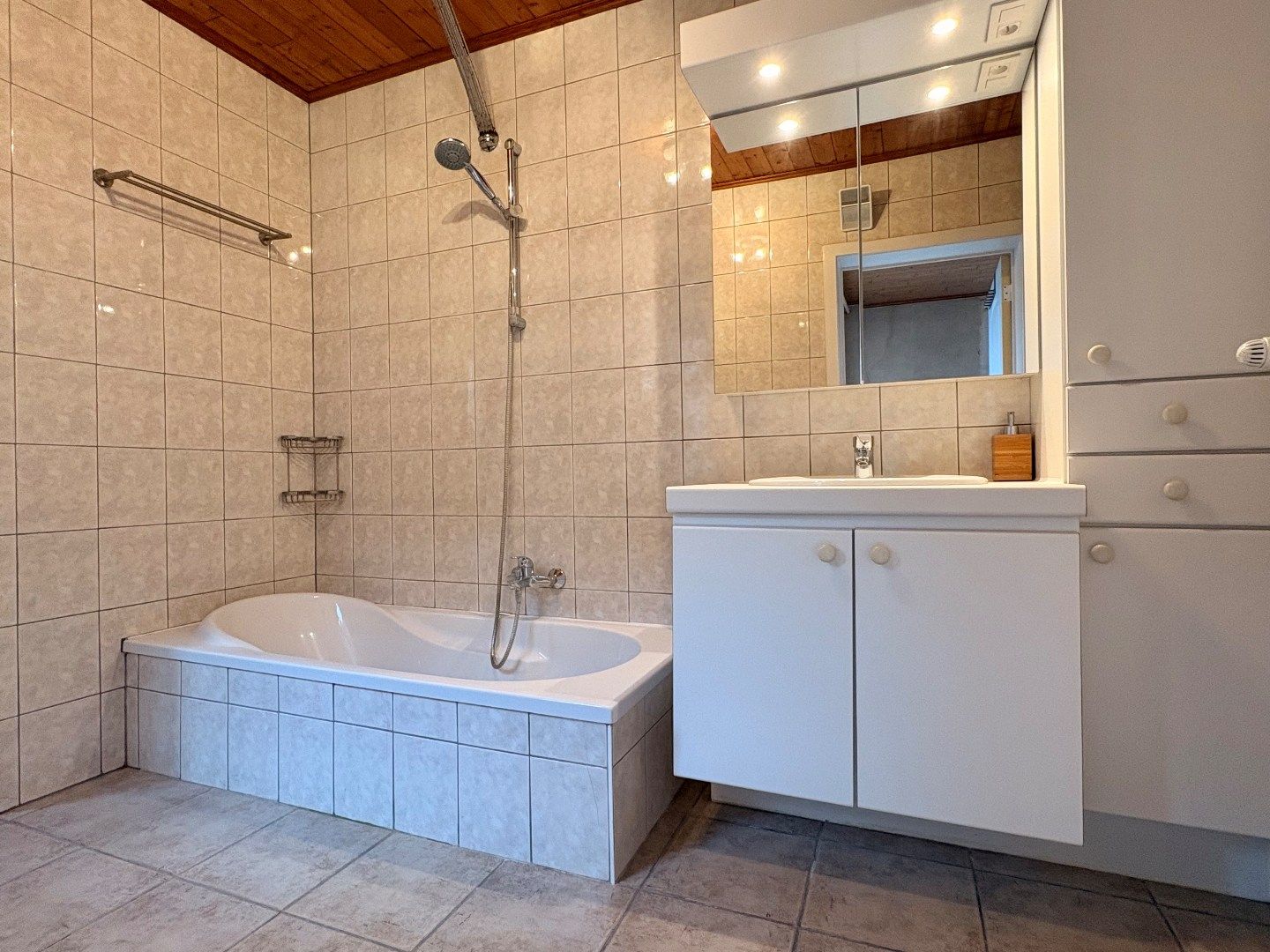 Instapklare woning te koop in Harelbeke met 3 slaapkamers en 2 leefruimtes! foto 15