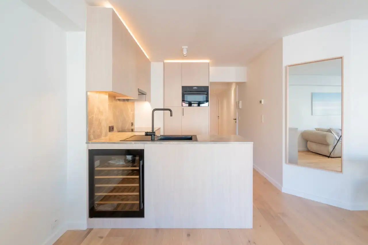 Volledig gerenoveerd, lichtrijk appartement gelegen in een kleine residentie. foto 7