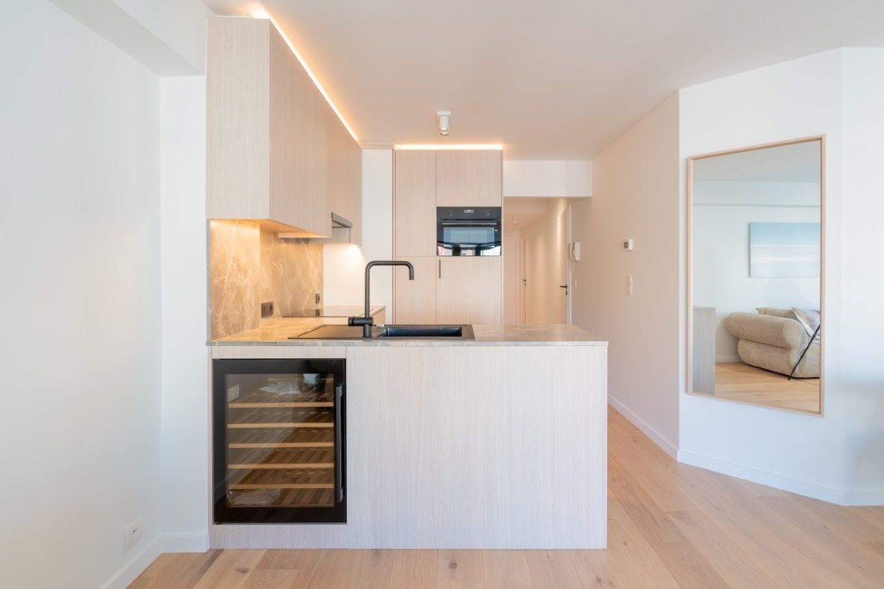 Volledig gerenoveerd, lichtrijk appartement gelegen in een kleine residentie. foto 7