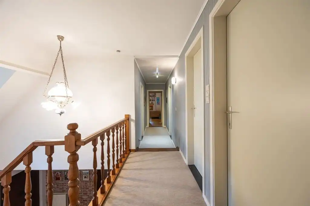 Klassieke villa op 2.233m² met zuid-georiënteerde tuin foto 12