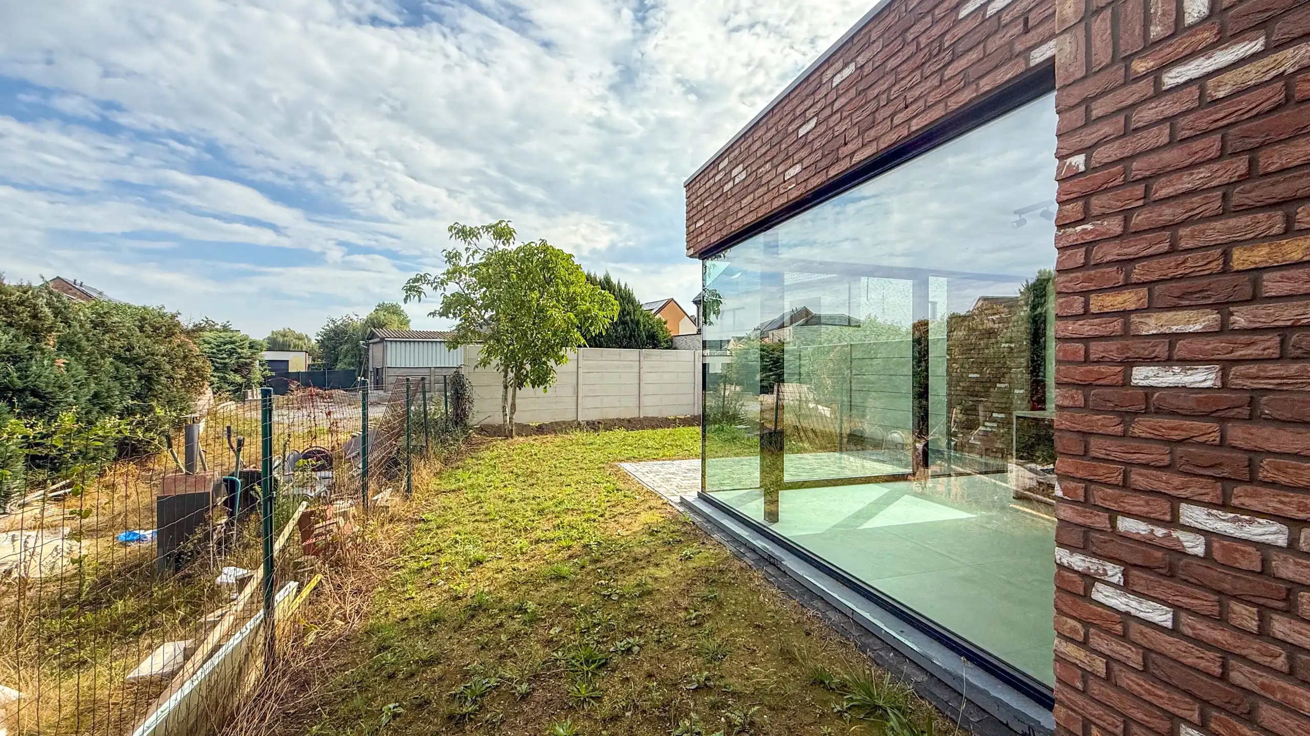 Kwalitatief afgewerkte nieuwbouwwoning op centrale ligging! foto 39