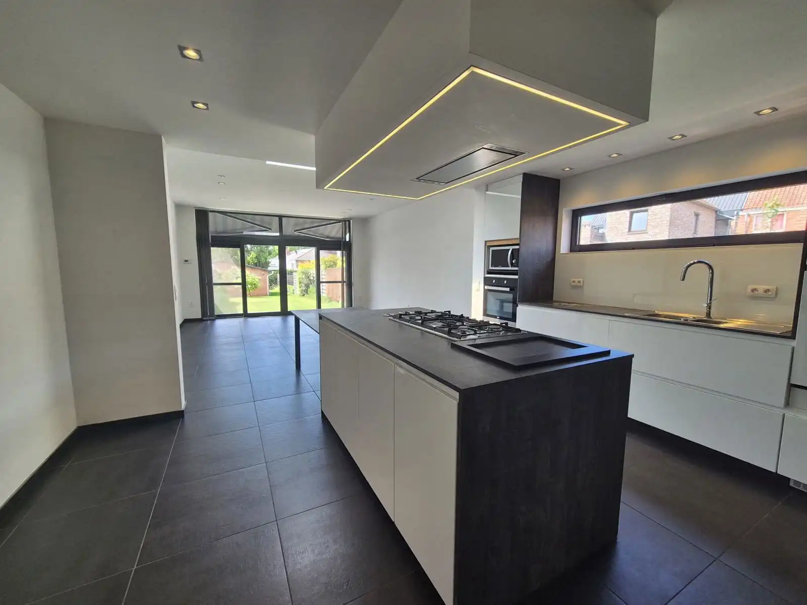 Halfopen bebouwing met 2 slaapkamers, tuin en garage foto 6