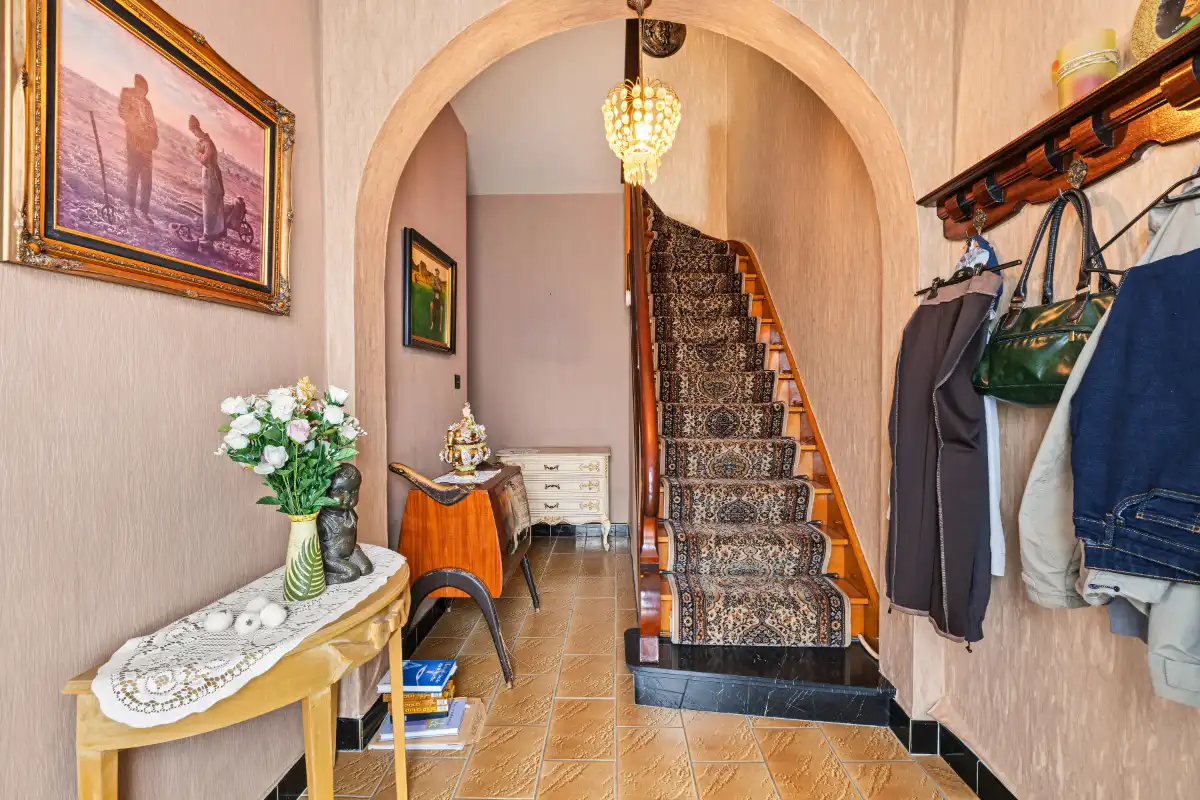 Te renoveren halfopen bebouwing met 3 slaapkamers foto 2