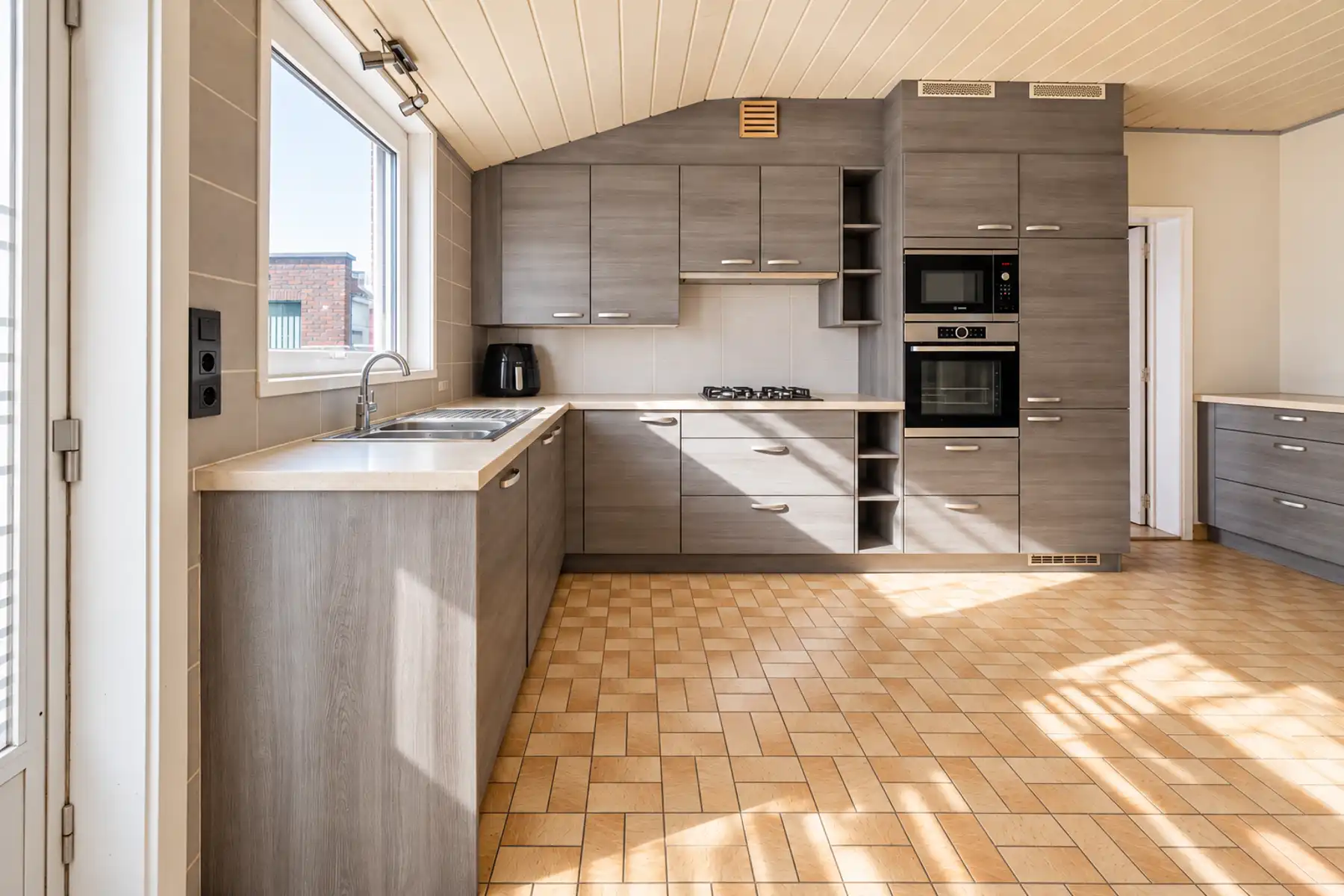 Halfopen bebouwing met potentieel op toplocatie in Lokeren foto 6
