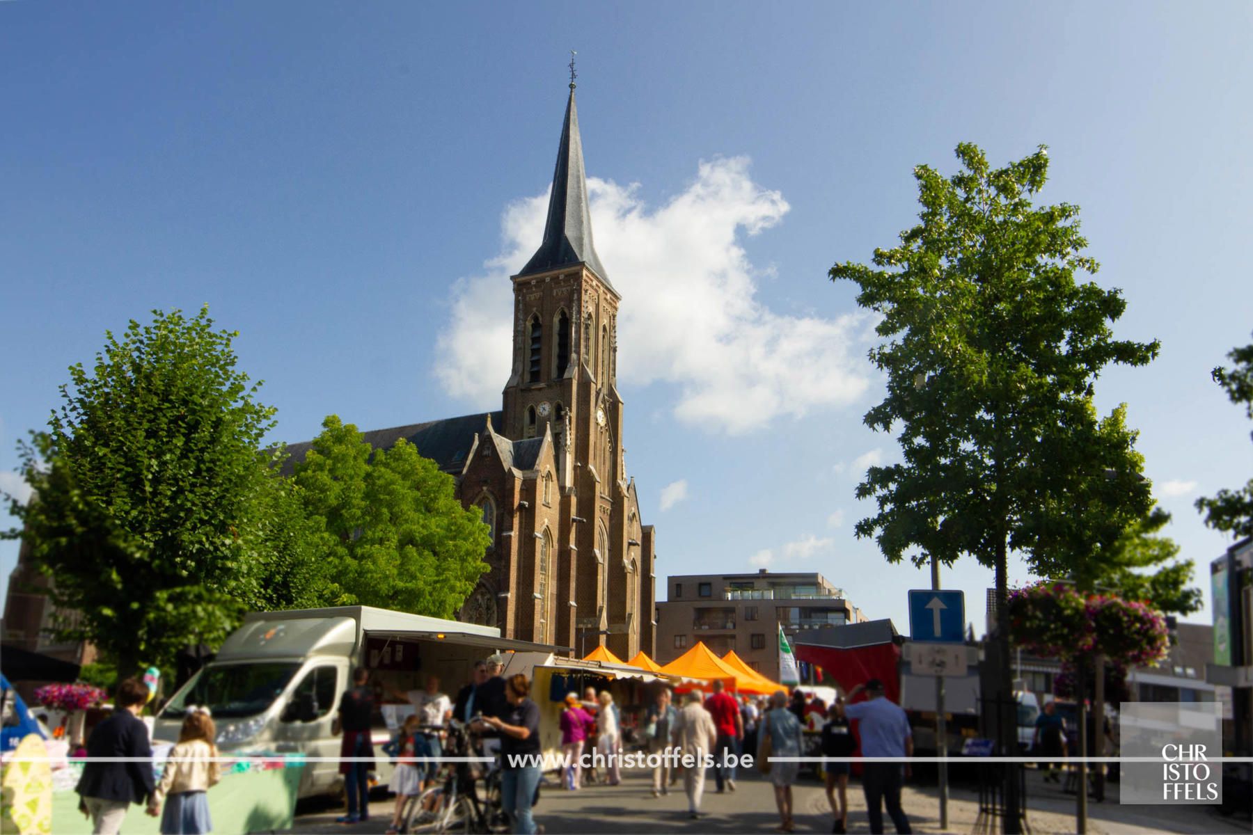 TE HUUR: Handelspand in centrum Lanaken aan het Gemeenteplein! foto 7