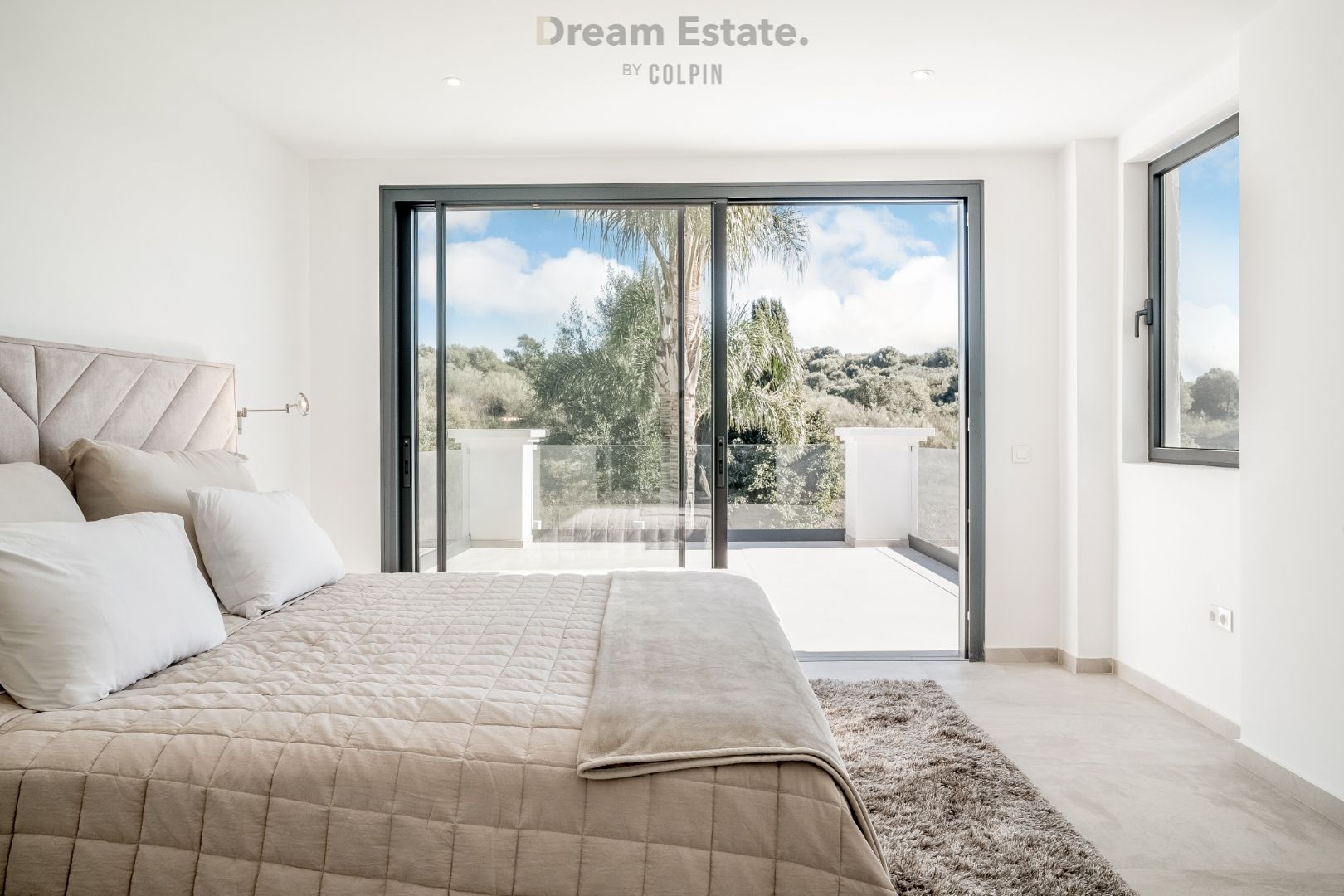 Een moderne familie villa te El Paraiso, Benahavis, New Golden Mile foto 11