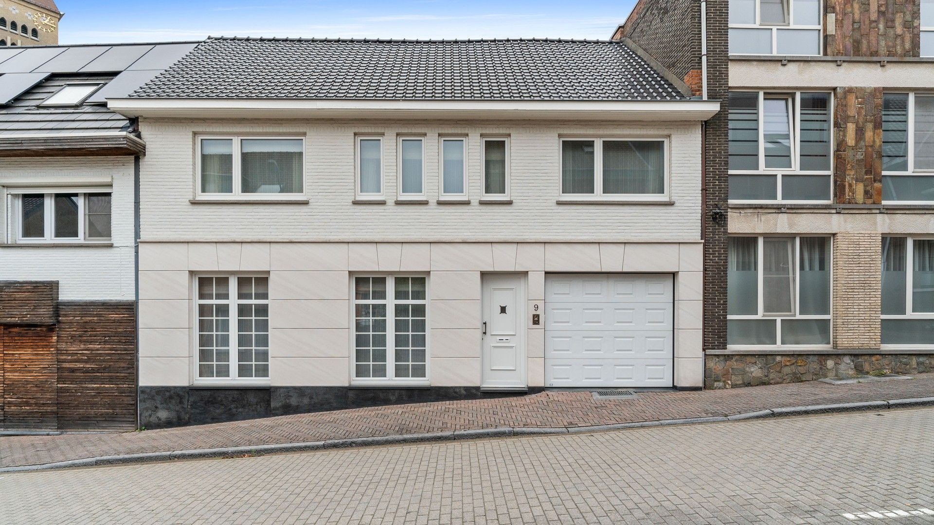 Exclusieve stadswoning met private garage in hartje Genk foto 1