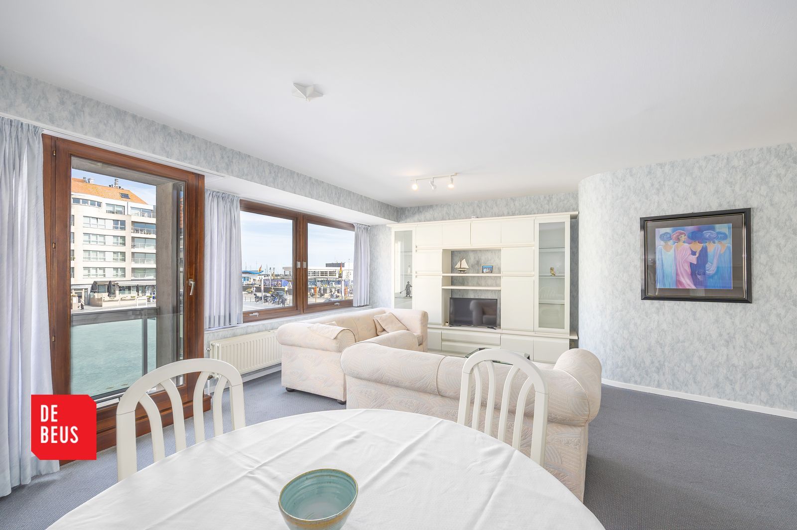 Zéér sfeervol en lichtrijk appartement met 1 slpk op geliefde Vissersplein foto {{pictureIndex}}