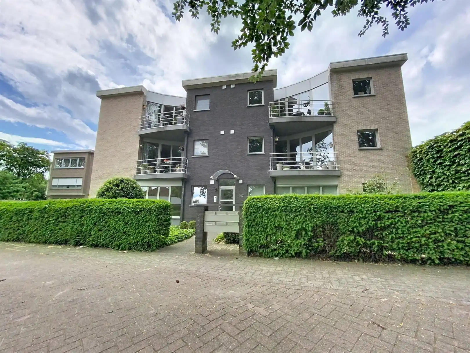 Gelijkvloersappartement met gezellige tuin en P foto {{pictureIndex}}