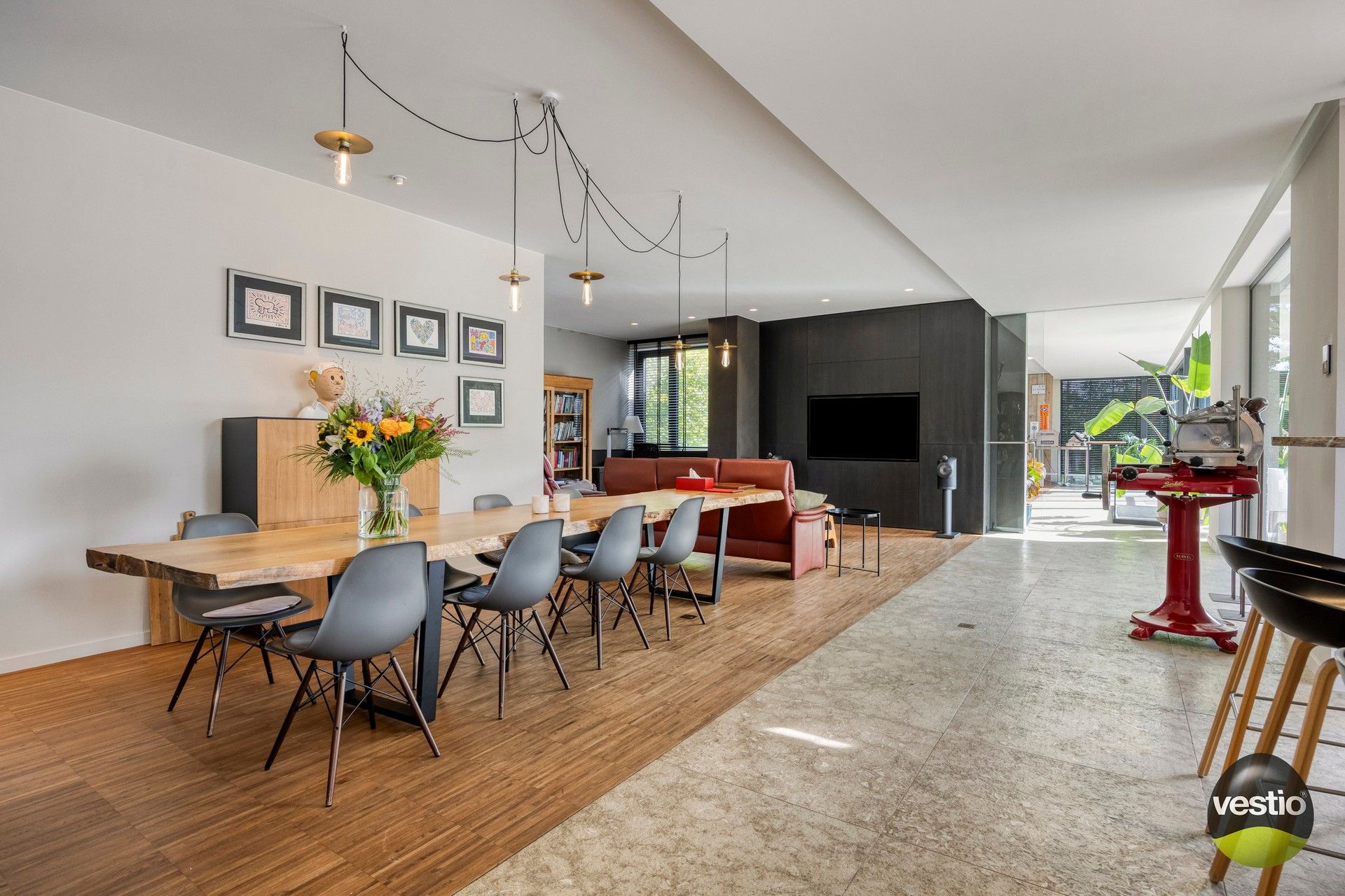 Moderne villa in de gegeerde Mombeekdreef – luxe, licht en rust op een toplocatie in Hasselt foto 4