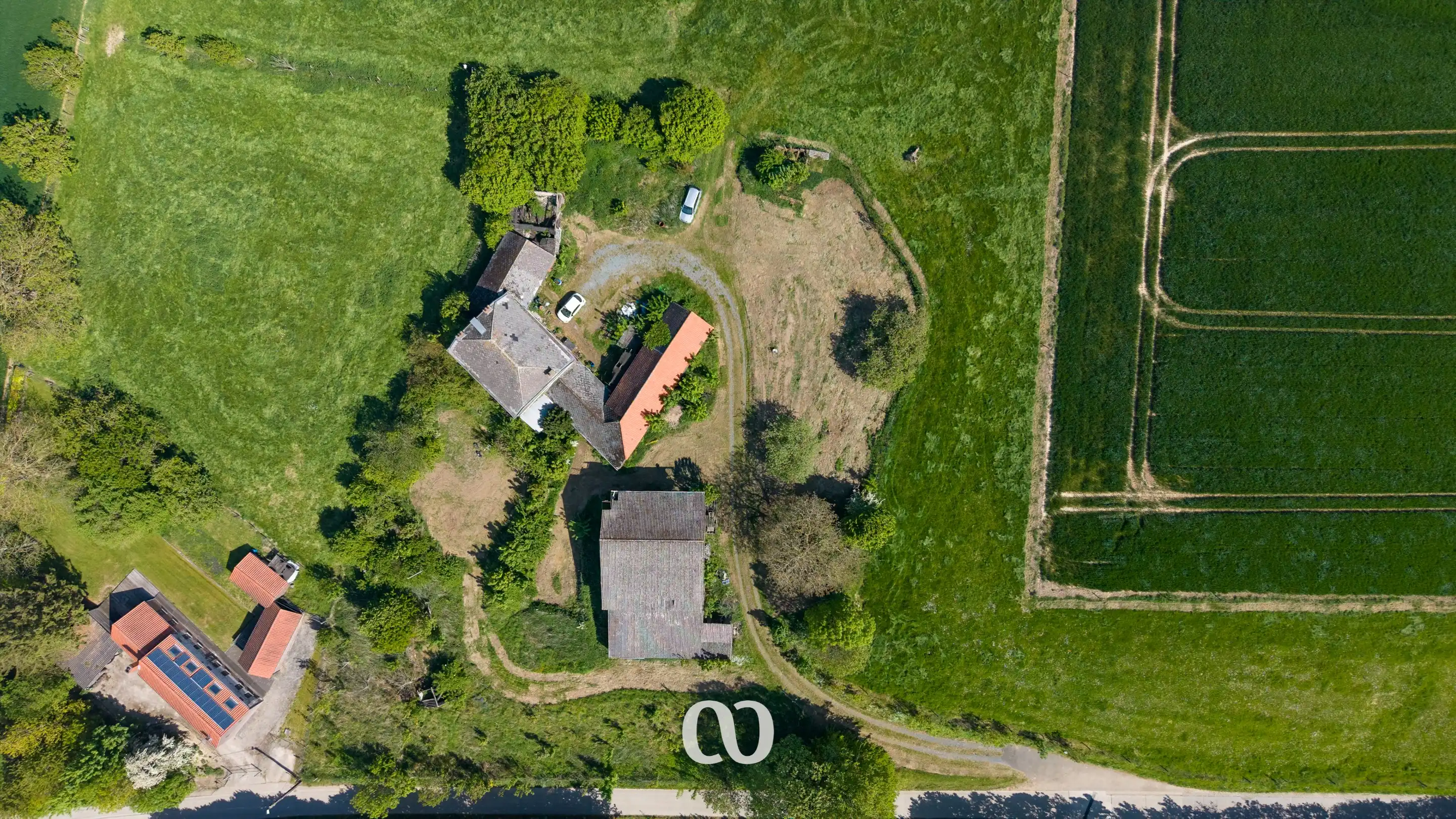 Uniek gelegen te renoveren/af te breken hoeve foto 4