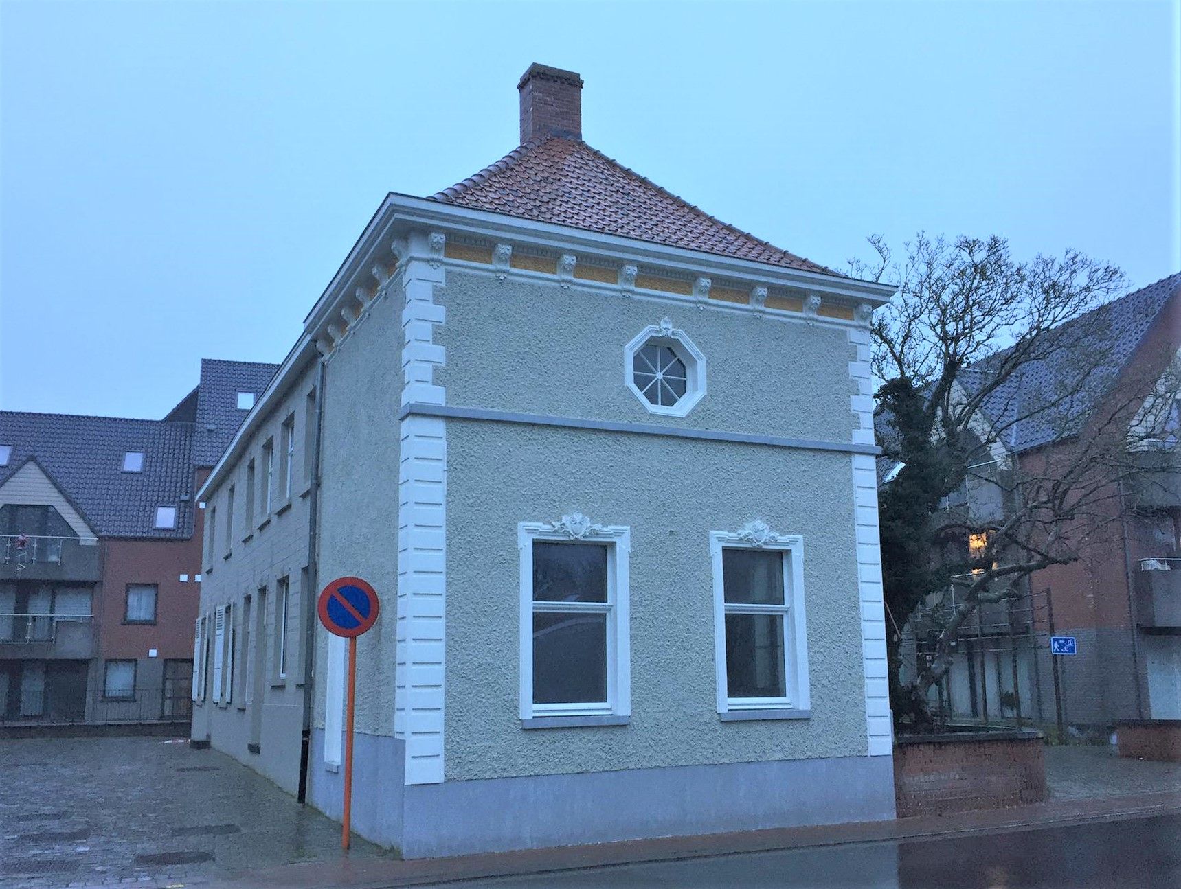 ‘Huis Maes’ is een renovatieproject in een herenhuis bestaande uit 2 ruime appartementen met hoogwaardige afwerking. foto 5