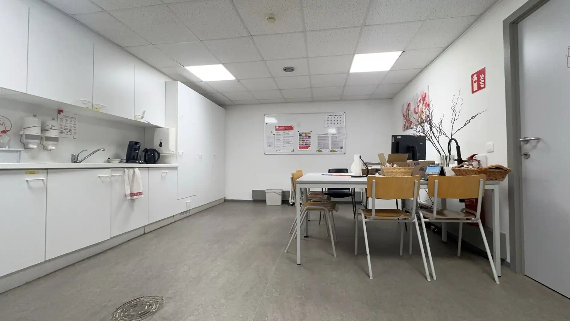 Commercieel gelijkvloers kantoor te huur in het centrum van Gent foto 10
