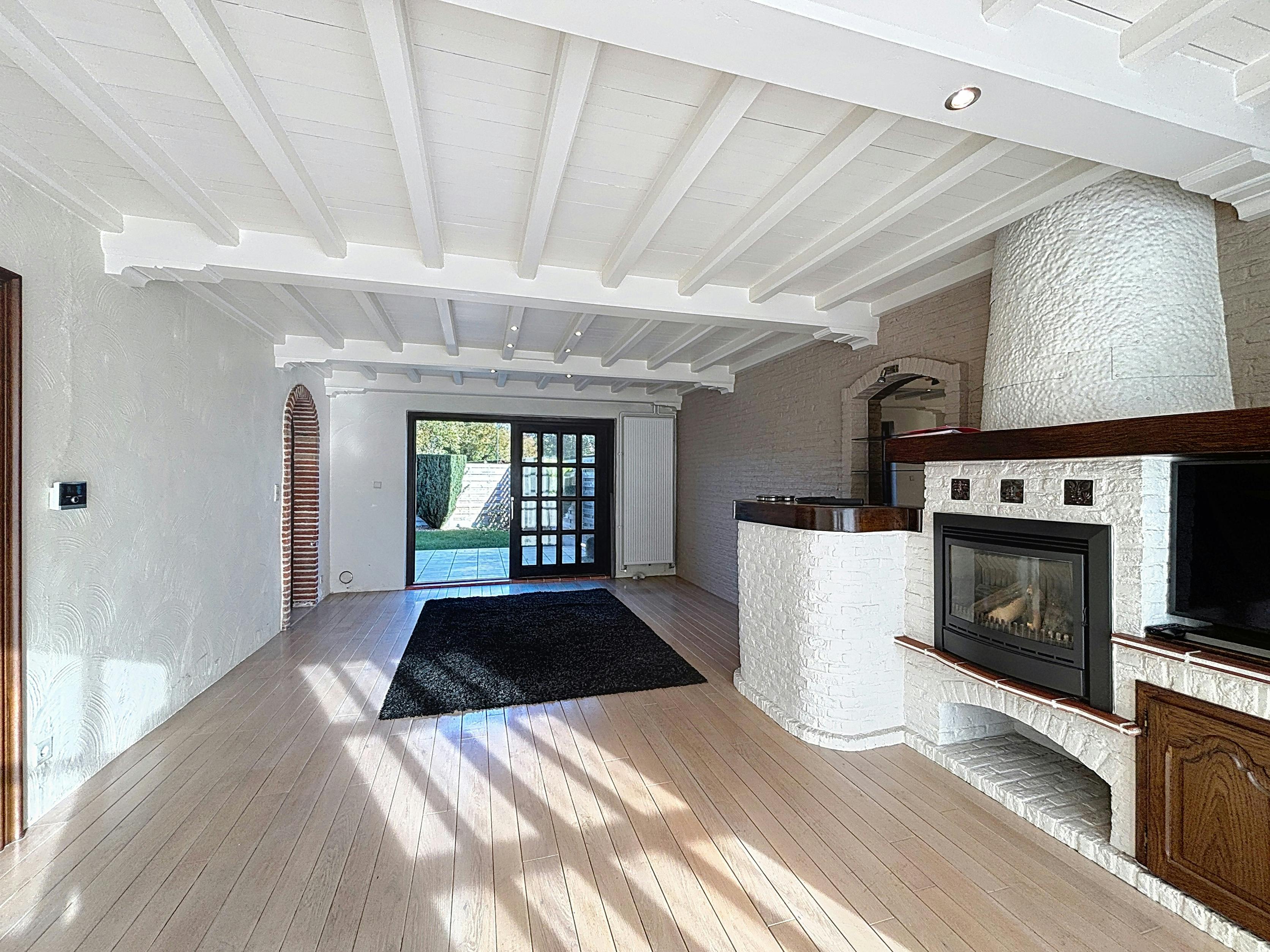 Huis met 2-3 slaapkamers, garage en loods in Assebroek  foto 4