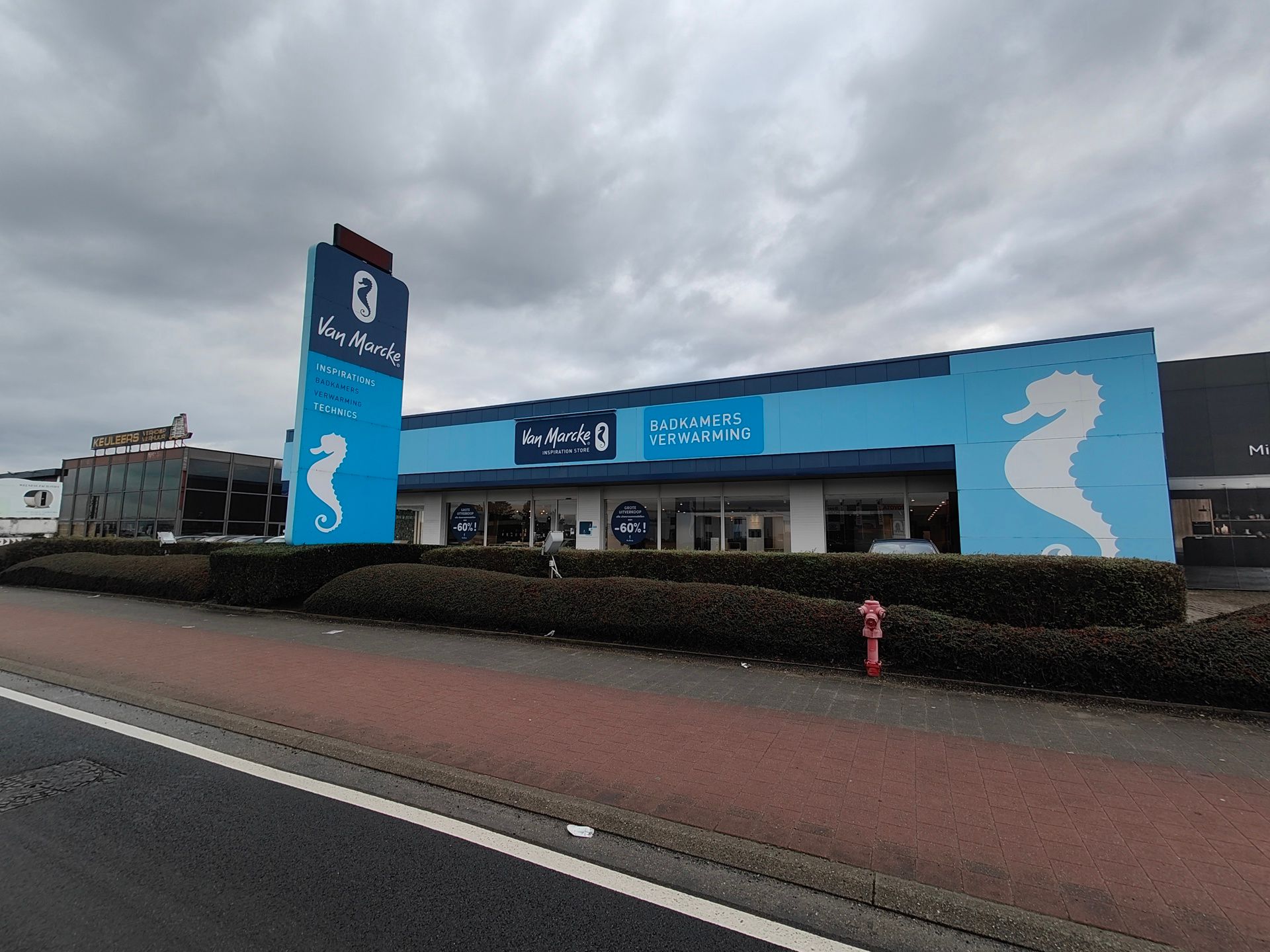 TE HUUR showroom foto {{pictureIndex}}