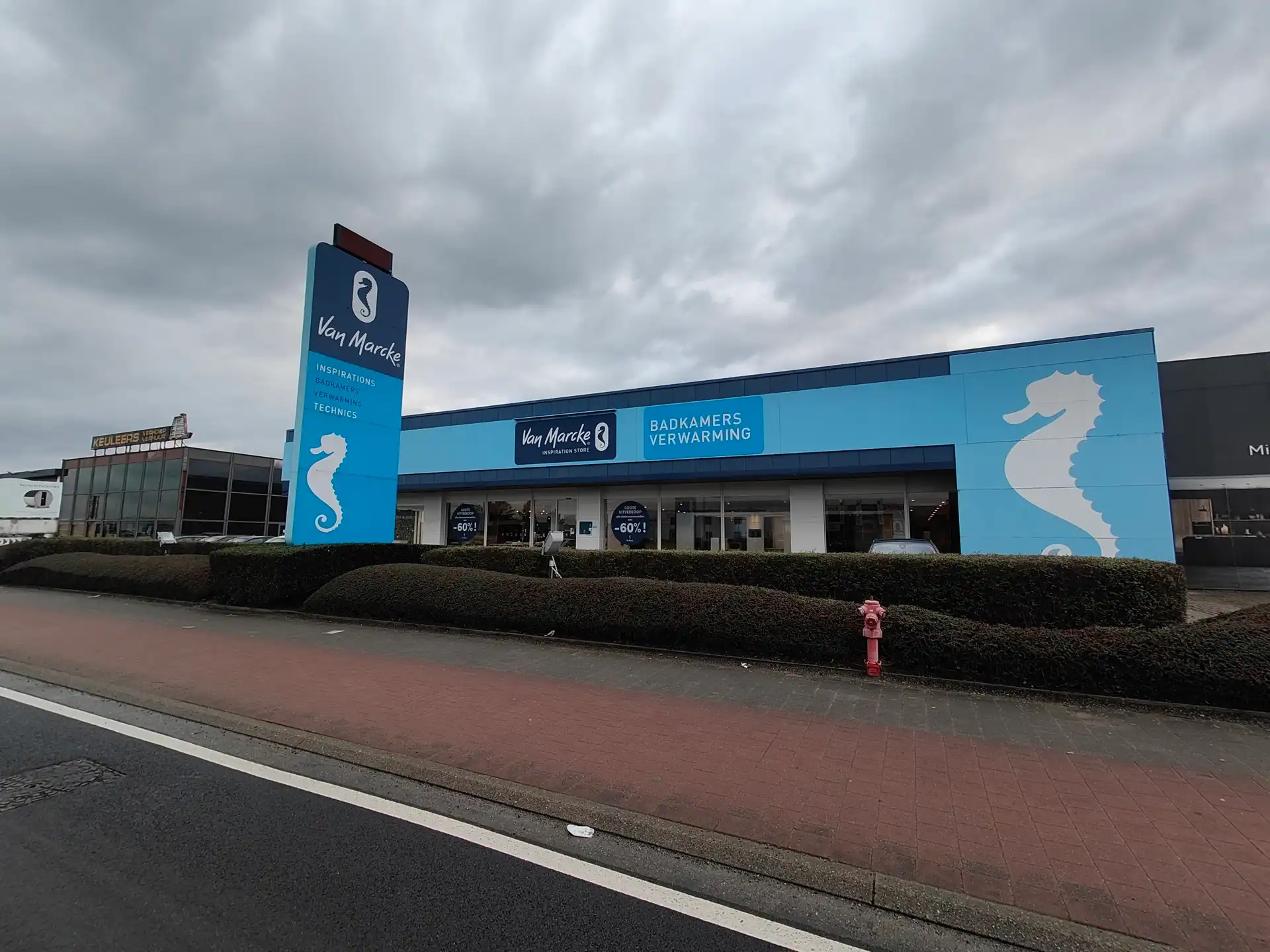 TE HUUR showroom foto {{pictureIndex}}