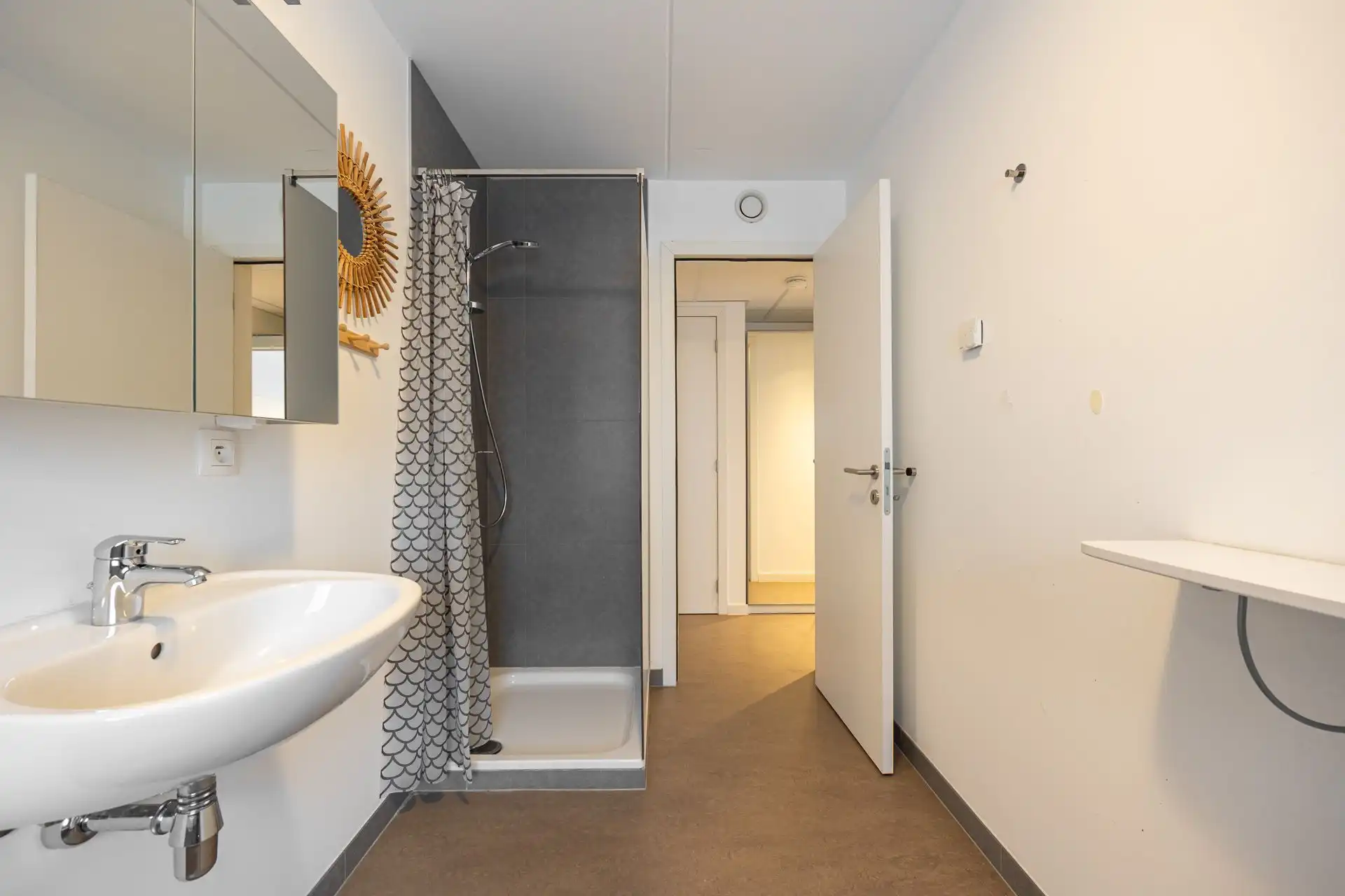 Lichtrijk 2-slpk appartement met staanplaats in Boom foto 14