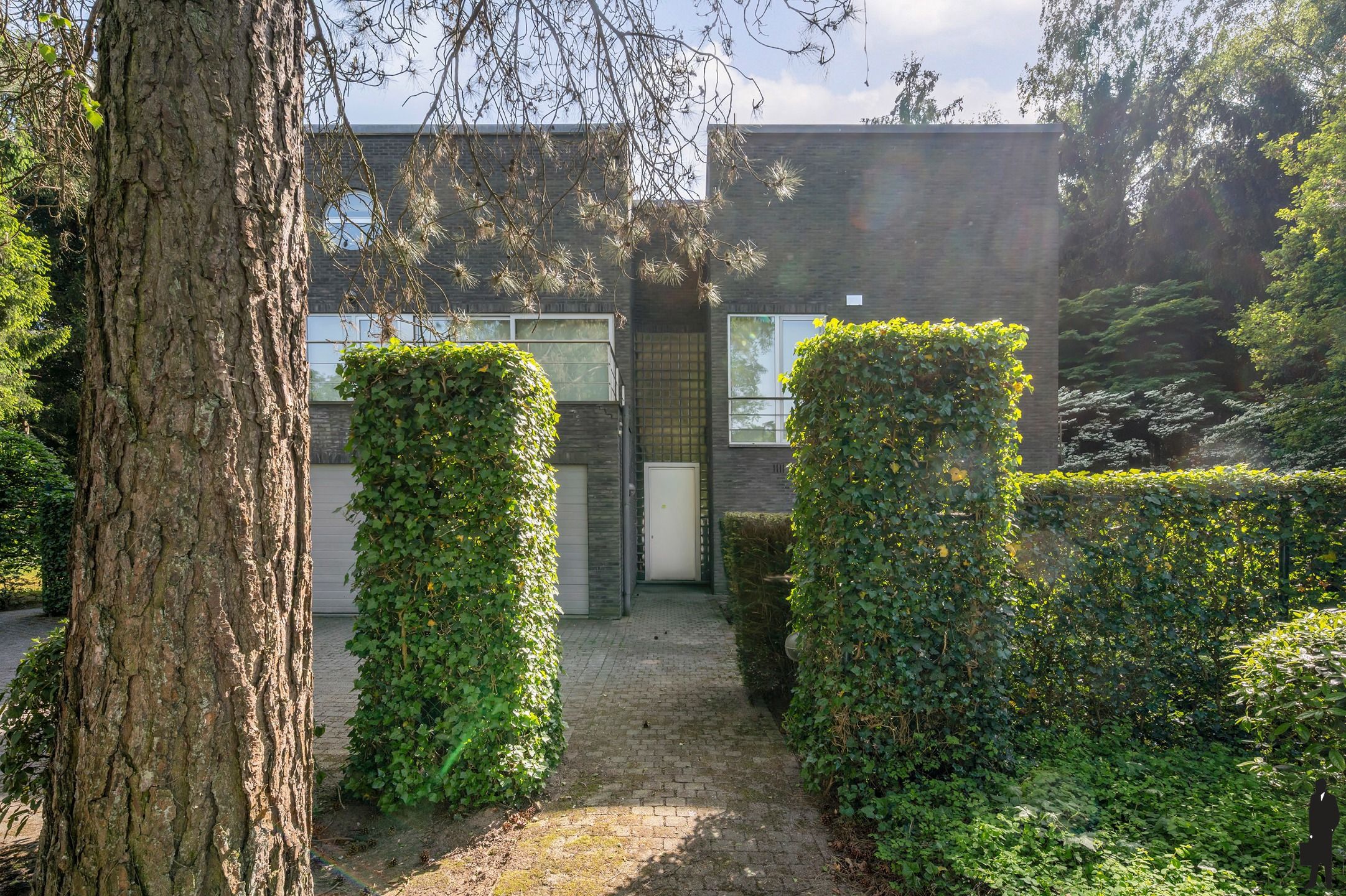Moderne woning op perceel van ca. 3.500m² foto {{pictureIndex}}