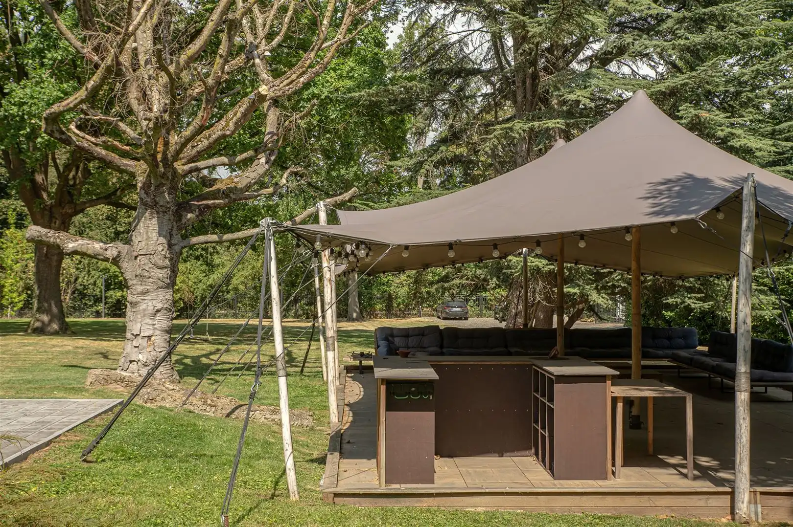 State-of-the-art villa tussen eeuwenoude bomen foto 33