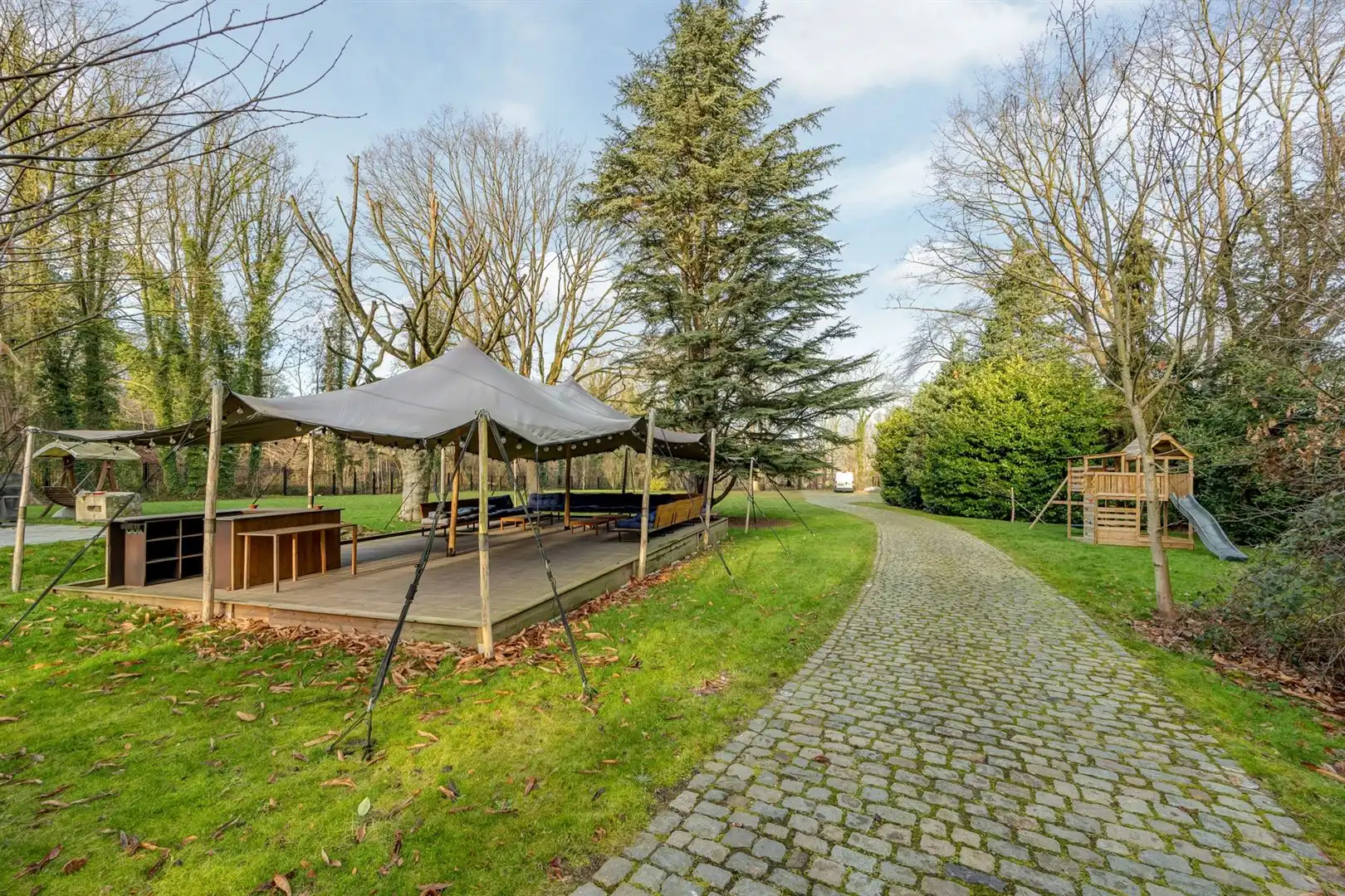 State-of-the-art villa tussen eeuwenoude bomen foto 33